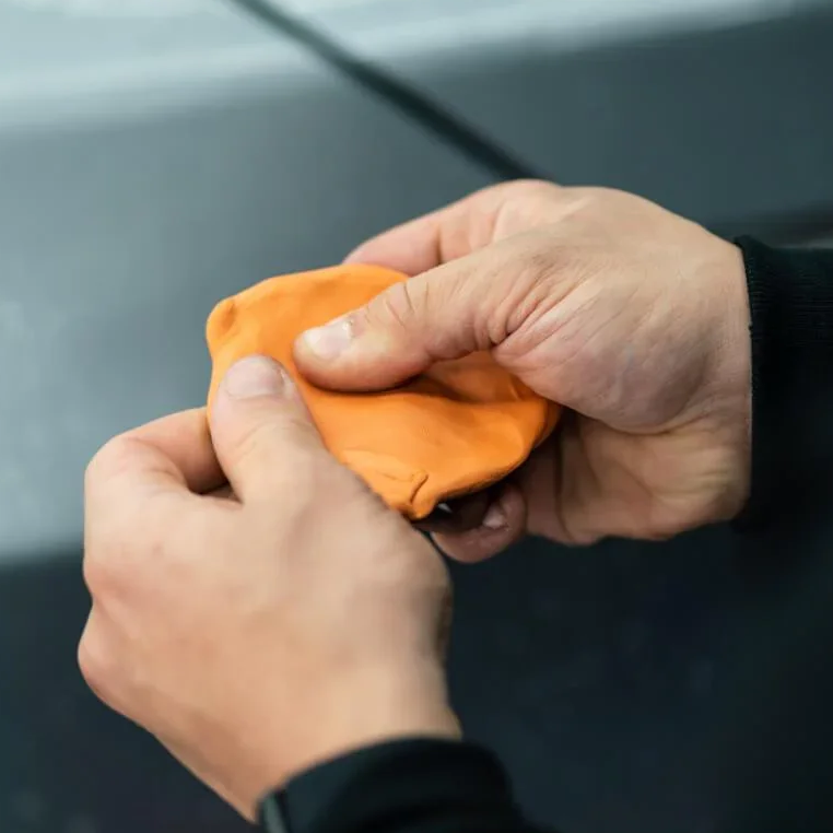 kleding, hands, oranje stof, gezichtsloze hands