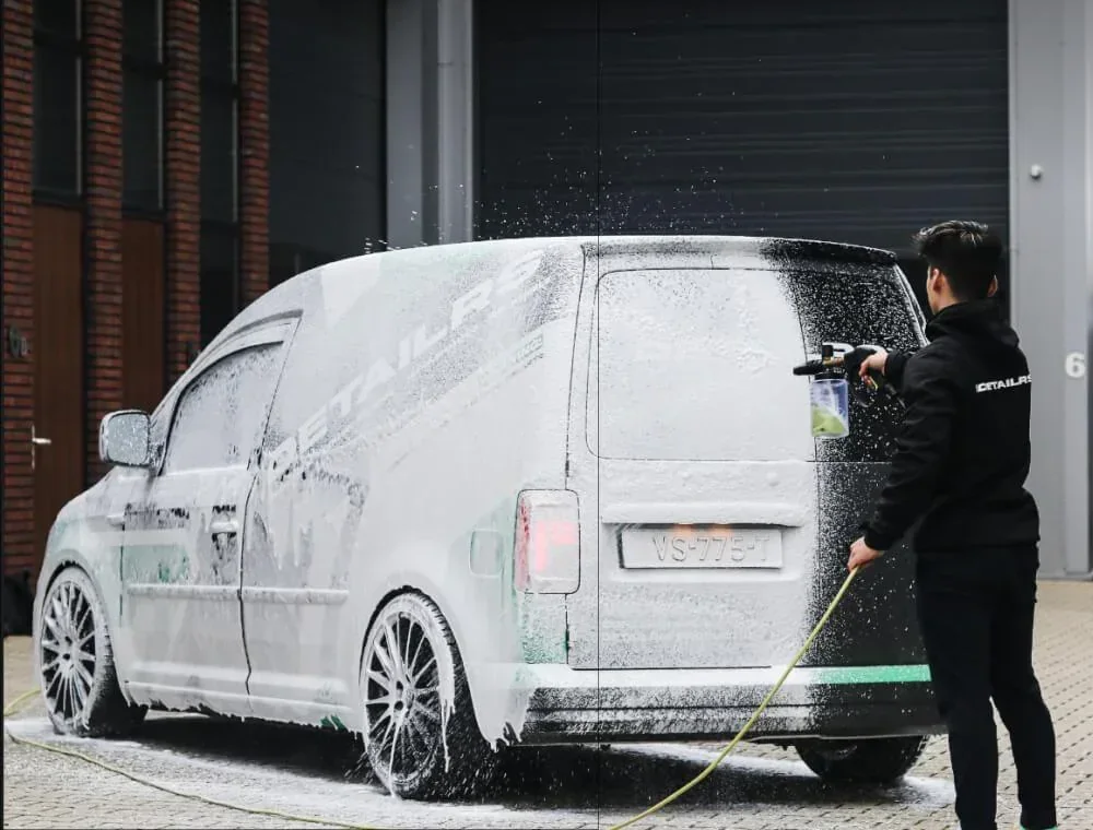 autokeuren, auto wassen, bus, panelen, crème-wassen