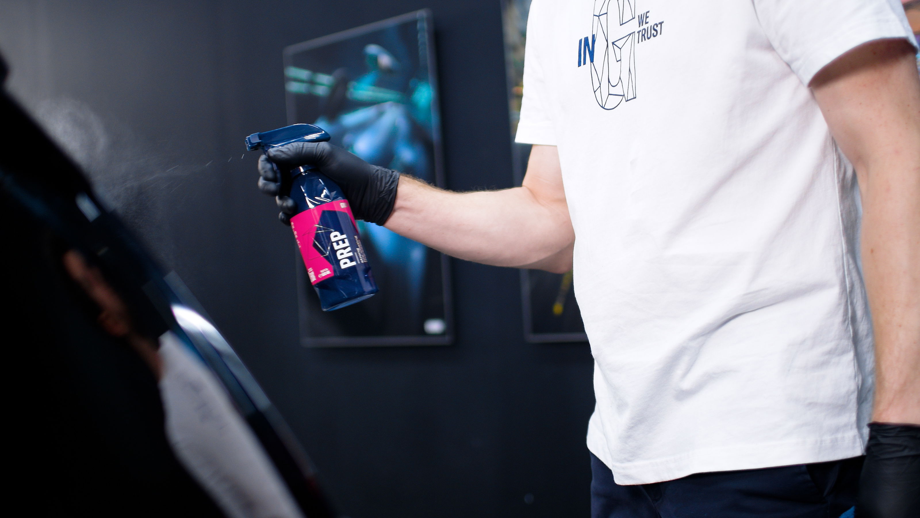 Kleding, T-shirt, Handschoen, Schoonmaak, Persoon