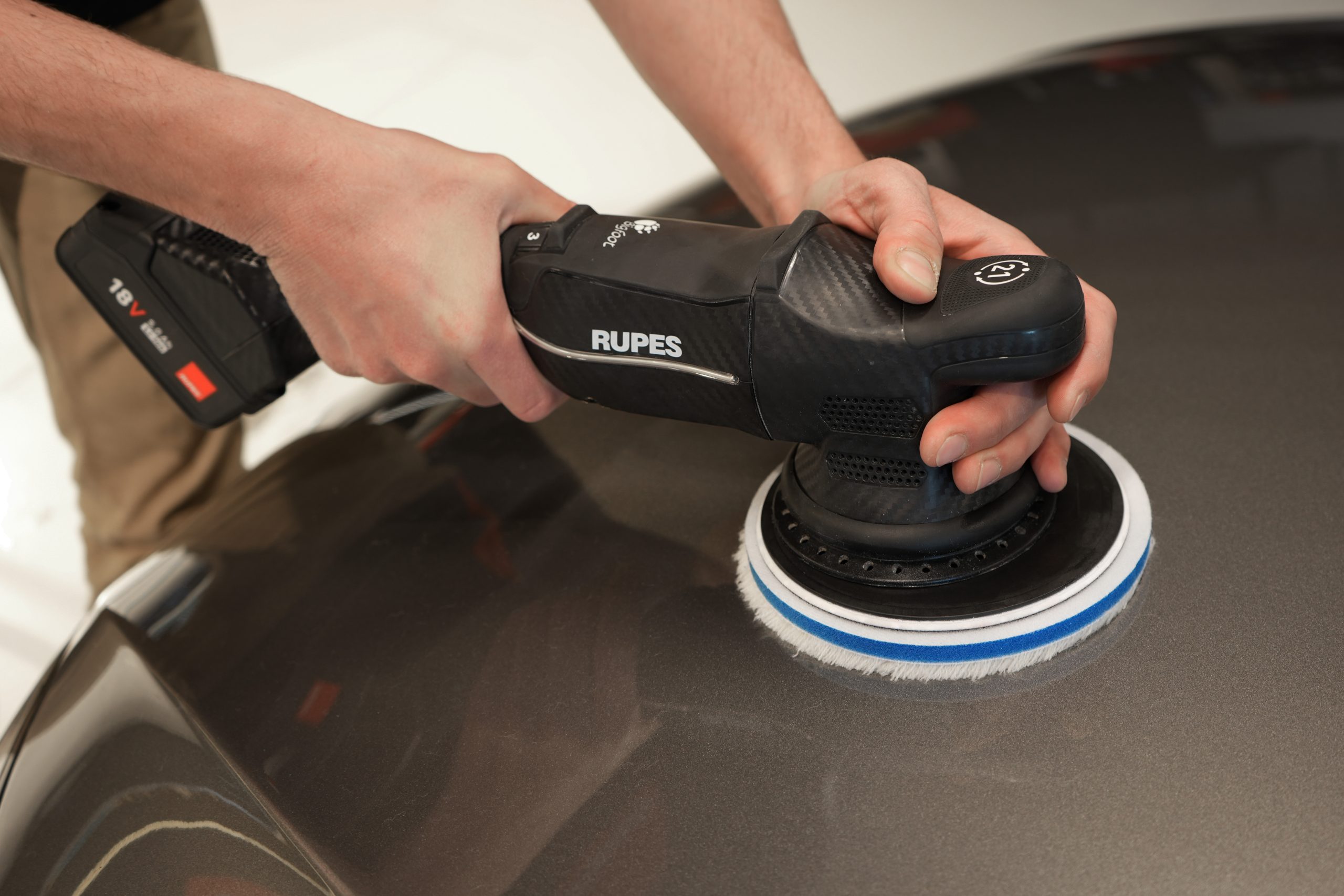 polijstmachine, auto detailing, autopolijst, centrale polijstpad, carbon look