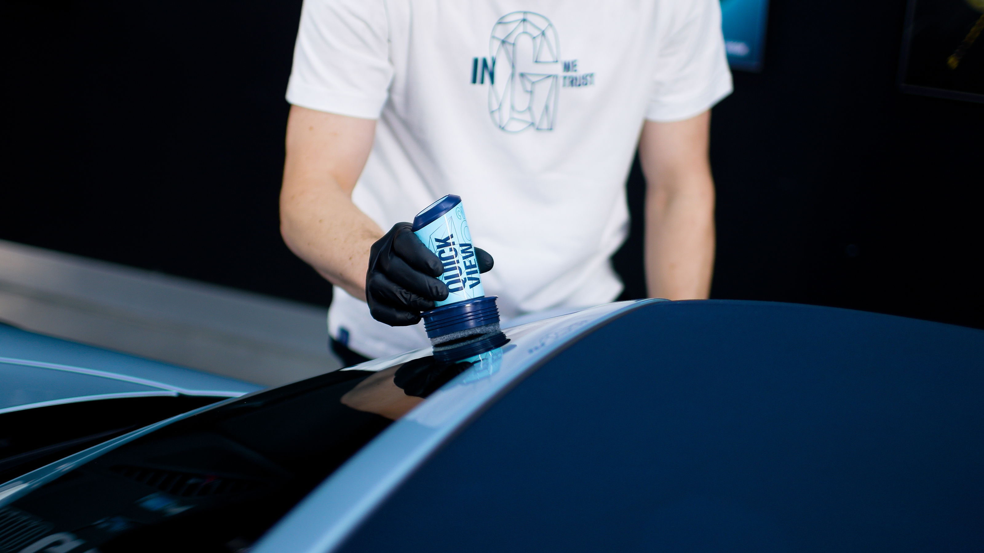 Vinger, Persoon, T-shirt, Handschoen, Lichtmetalen velg