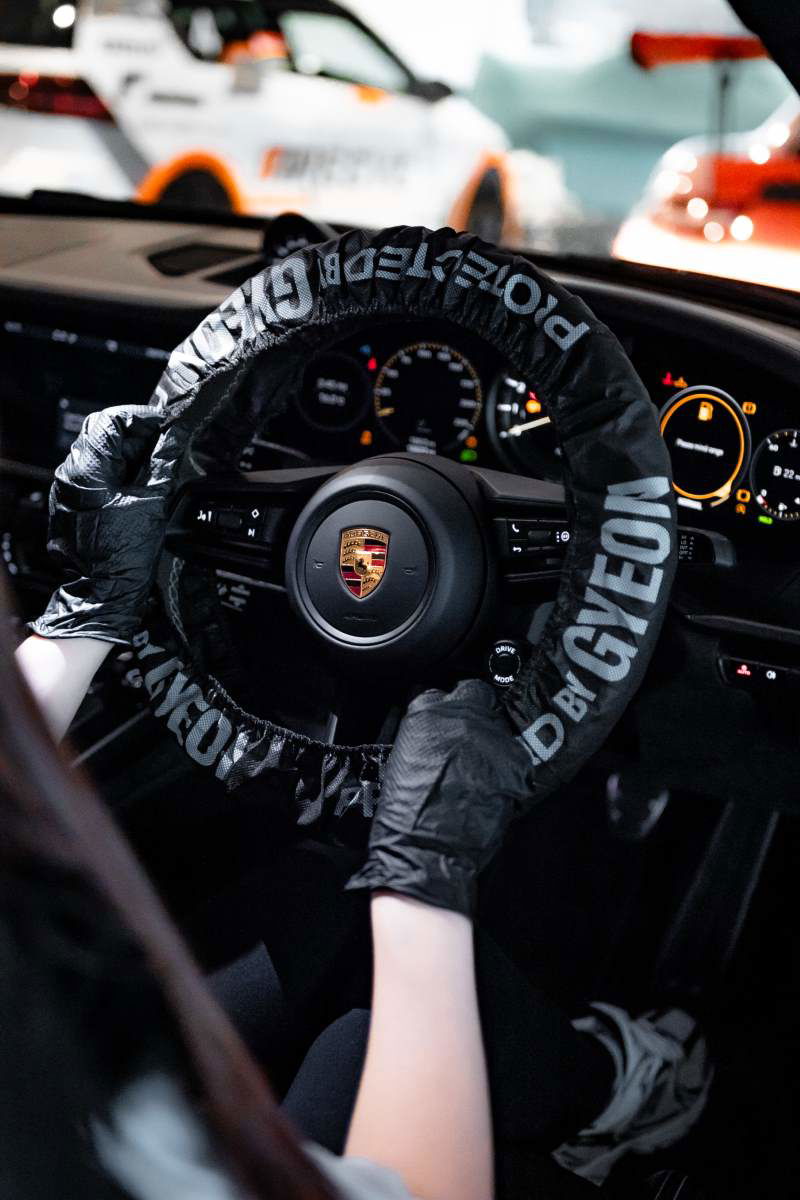 Q²M Steering WheelCover