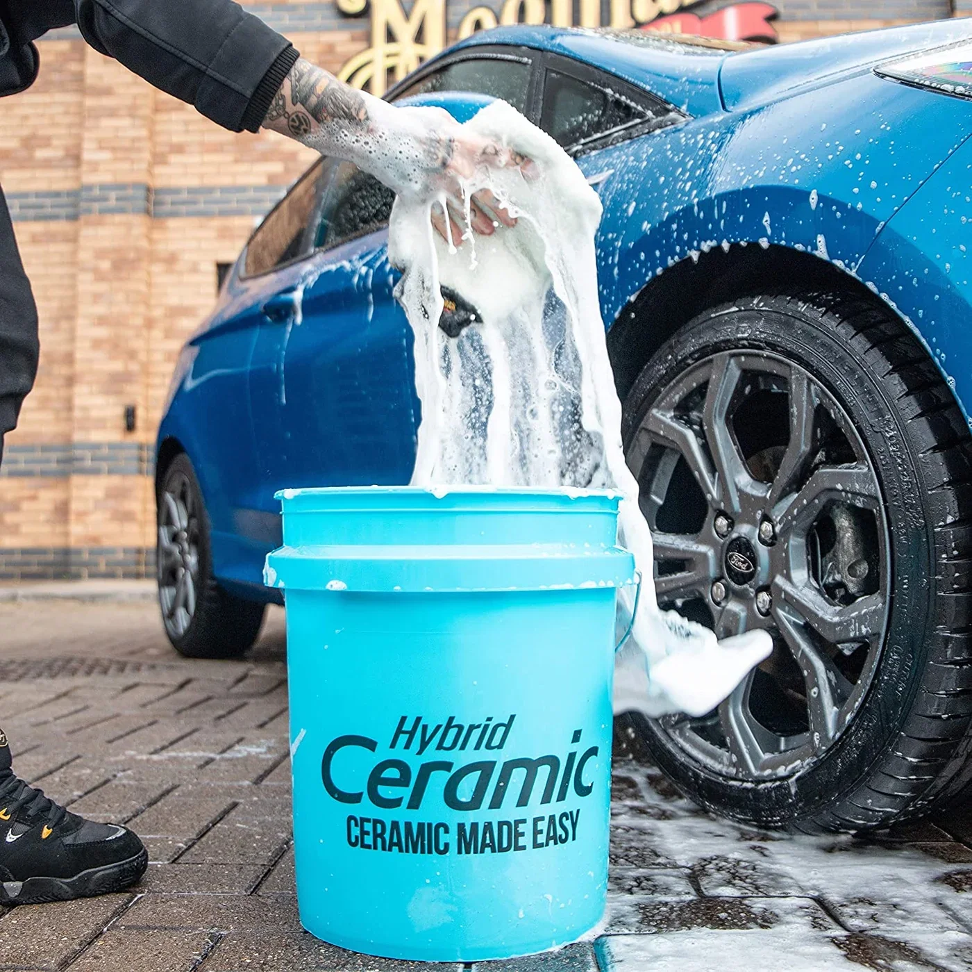 autoverzorging, autowassen, zeepemmer, schuim, blauwe emmer