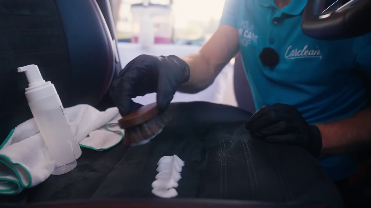 autodetail, car interior, car cleaning, applied polish, gloves